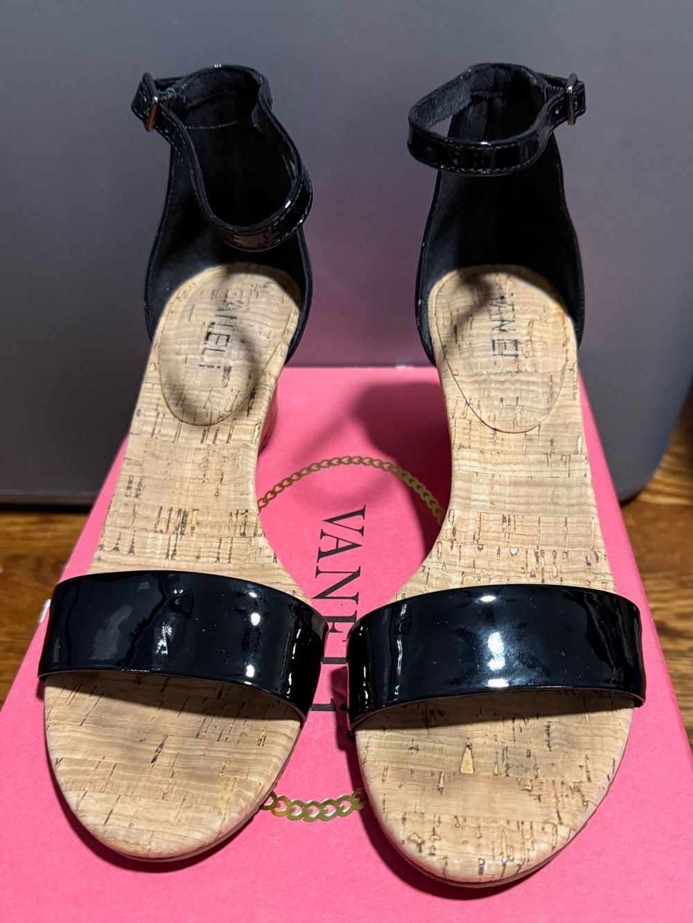 Vaneli Black Patent Monir 2.25” Wedge Sandals Sz 5
